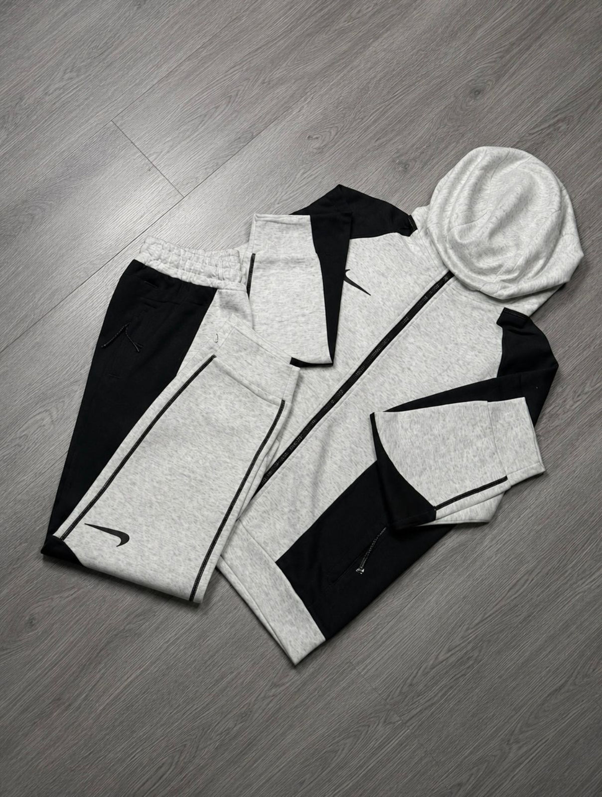 CONJUNTO NIKE TECH TALLA L