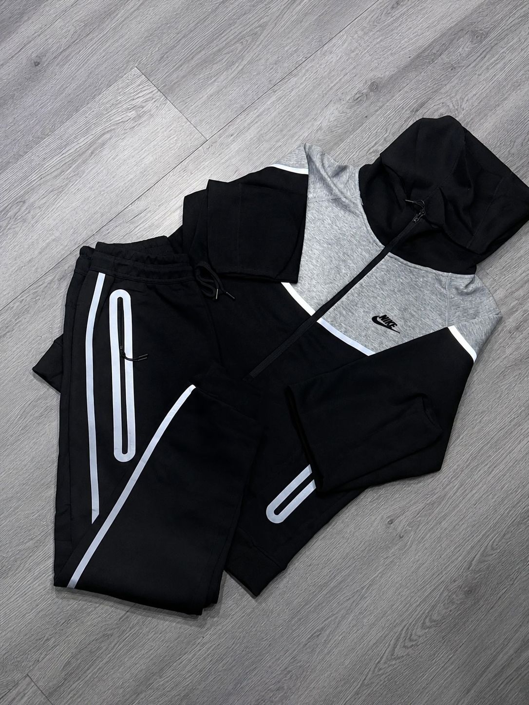 CONJUNTO NIKE TECH TALLA L